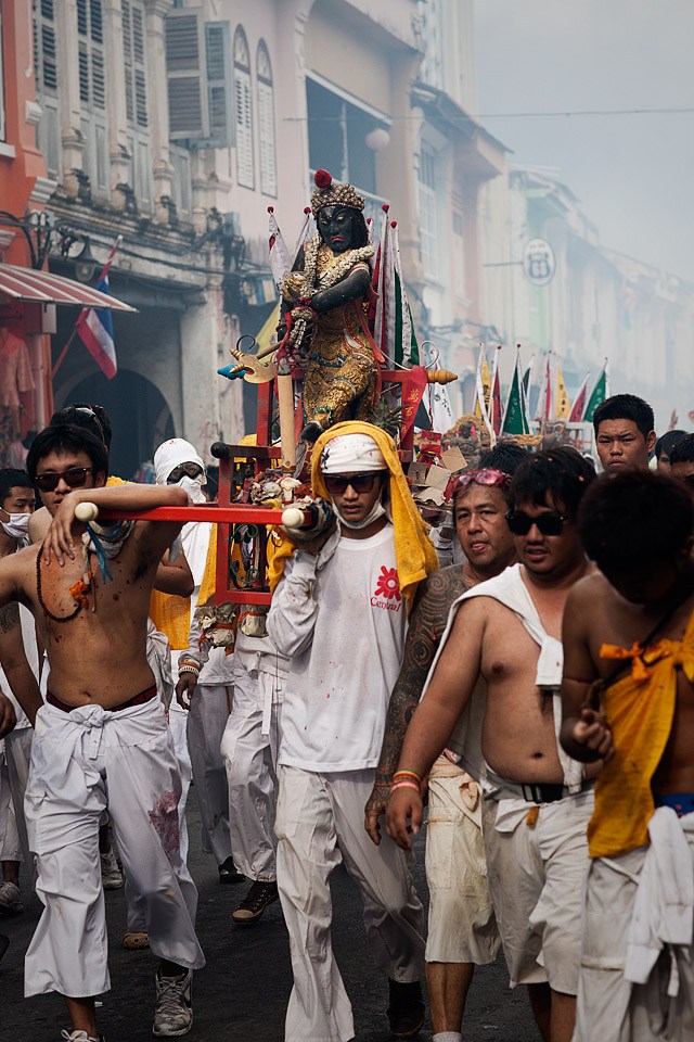 Thaipia procession, or small palanquin.