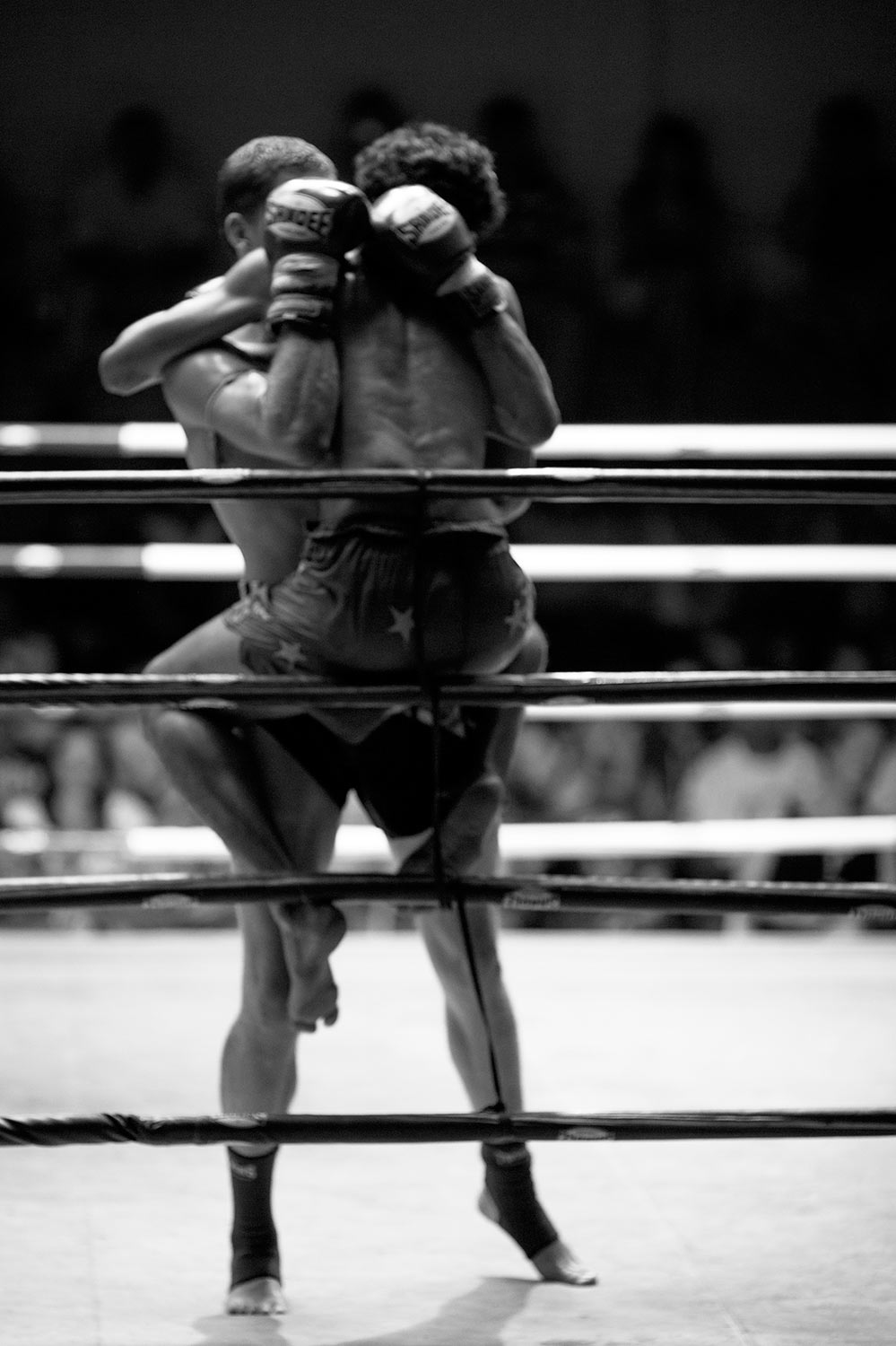 A close Muay Thai match.