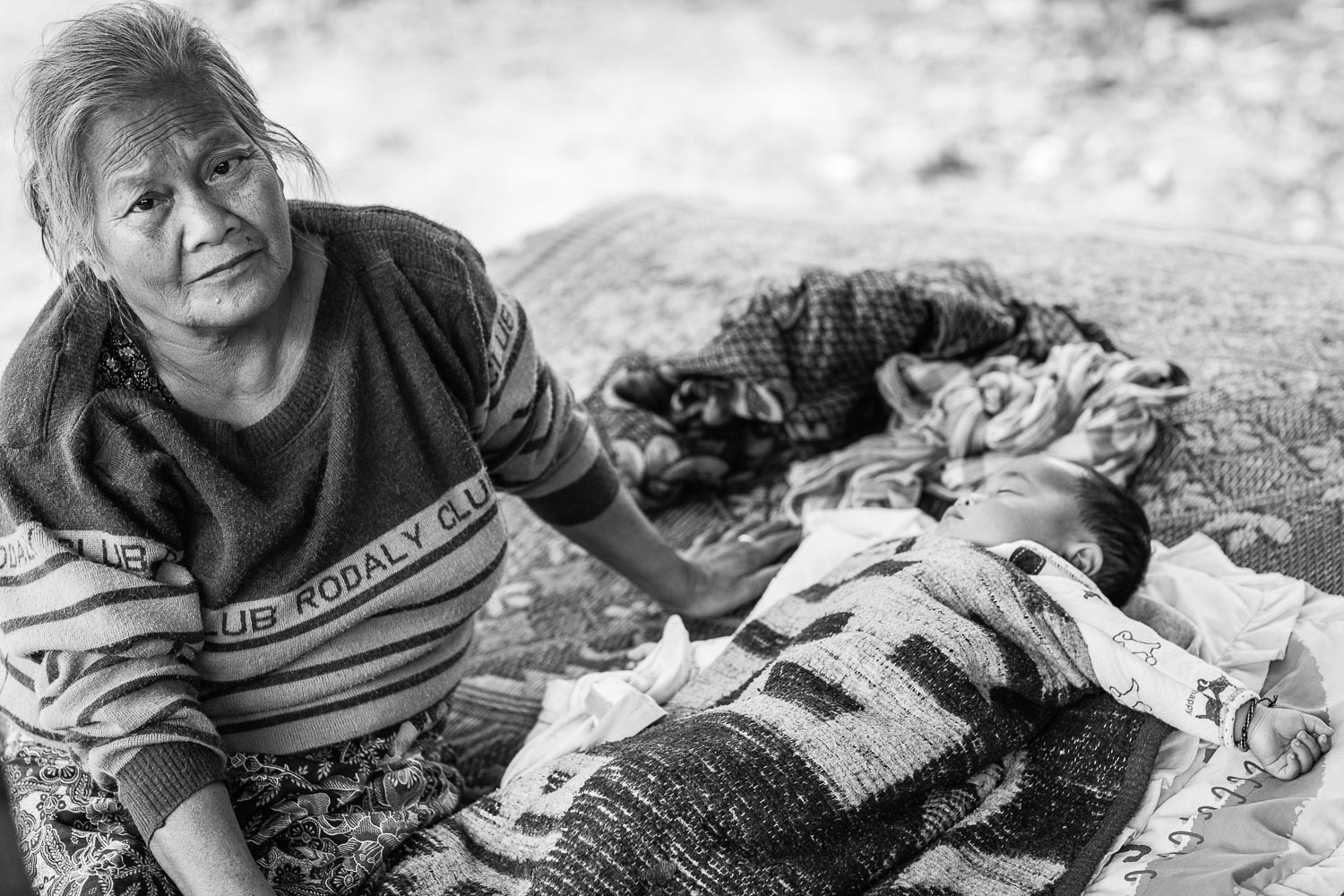 luang prabang lao mother child street photography